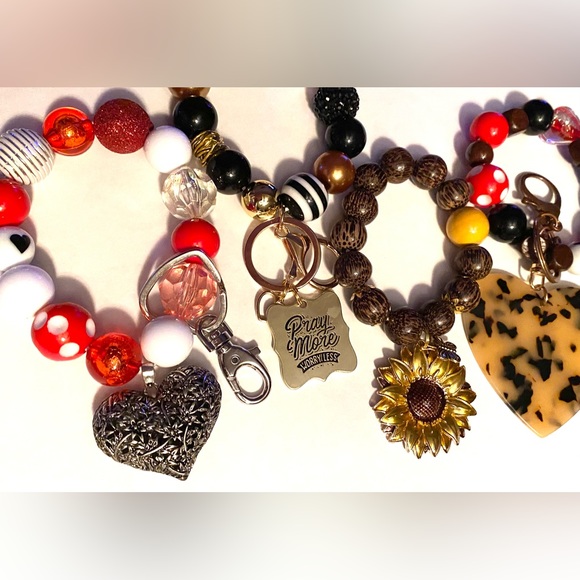 NEW‼️”Big Heart”Handmade Accessory KeyFob Multi/Red Beads Gift 🎁 it or Keep it - Picture 2 of 2